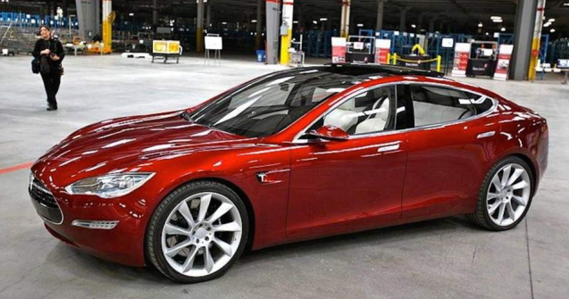 Tesla a lansat masina electrica care costa doar 30.000 de euro si parcurge 350 de km/alimentare