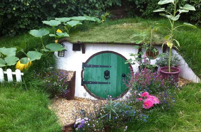 [FOTO] Cum sa construiesti o casa de hobbit in gradina