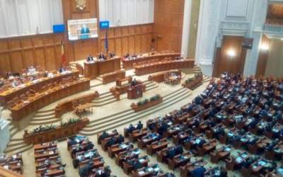 Deputatii vor sa interzica...