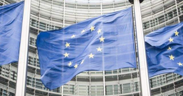 Analist valutar: Brexitul este principalul risc pentru euro, nu doar pentru lira