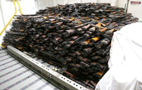 Nava incarcata cu armament, trimis de Iran rebelilor Houthi din Yemen