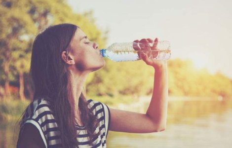  Video  De ce avem nevoie de apa si cate pahare ar trebuie sa bei zilnic