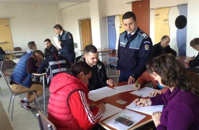 Sute de oameni au stat la coada in fata sediului Politiei Capitalei