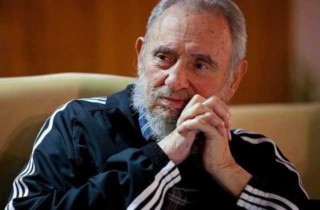 Fidel Castro surprins in public, in Havana