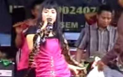 VIDEO  A murit pe scena, in...