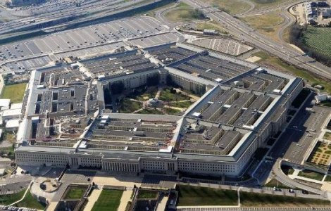 Un soldat si-a impuscat comandantul, apoi s-a sinucis