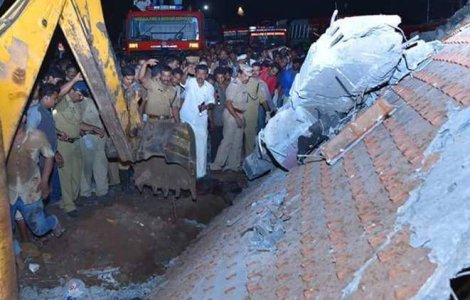 Tragedie in India. Cel putin 100 de persoane au murit