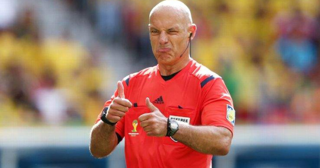 Arbitrul n-a vrut sa inceapa un meci pana cand portarul nu s-a tuns