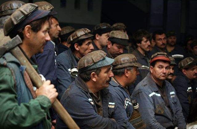 60 de mineri au pornit intr-un mars de protest de 320 de kilometri, de la Targu Jiu la Bucuresti