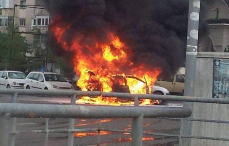 O masina a luat foc dupa ce a intrat in coliziune cu un alt autoturism