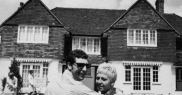 Sotia cantaretului Tom Jones s-a stins din viata