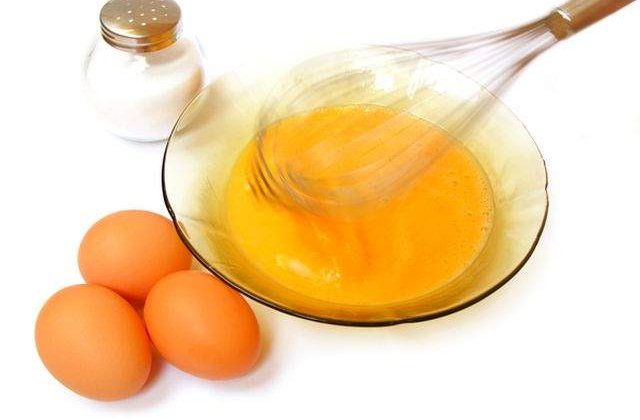 Top 7 greseli FRECVENTE pe care le faci atunci cand prepari banala omleta