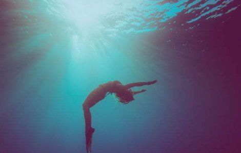 Baiatul care a supravietuit 42 de minute sub apa