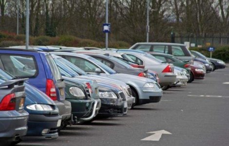 Un politist ceh a condus in stare de ebrietate si a lovit 51 de masini