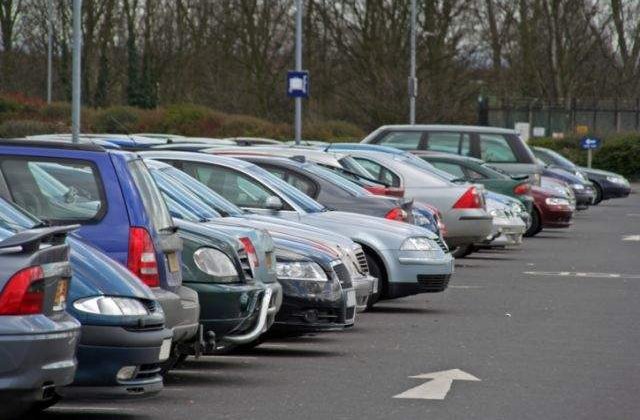 Un politist ceh a condus in stare de ebrietate si a lovit 51 de masini