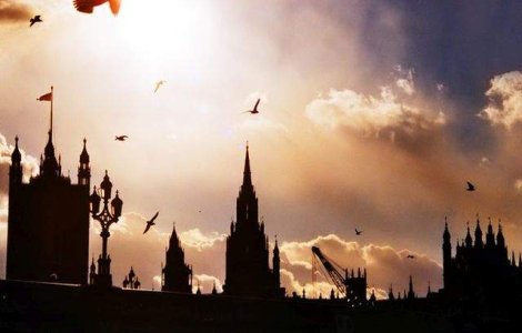 Criza zonei euro si salariile din Romania favorizeaza migratia spre M.Britanie