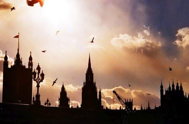 Criza zonei euro si salariile din Romania favorizeaza migratia spre M.Britanie