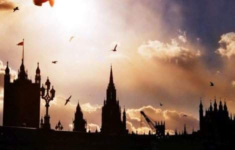 Criza zonei euro si salariile din Romania favorizeaza migratia spre M.Britanie