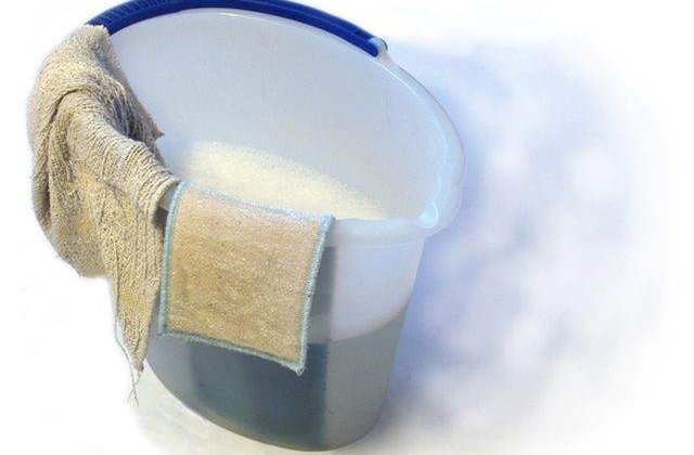 Top 9 greseli pe care SIGUR le faci atunci cand cureti obiectele din casa