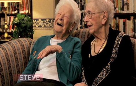  Video  Aceste bunicute sunt intrebate ce este un selfie. Raspunsul este genial