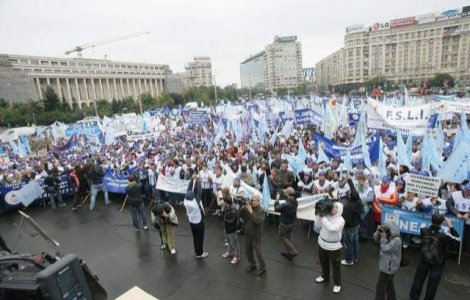 Profesorii incep protestele prin pichetarea Guvernului