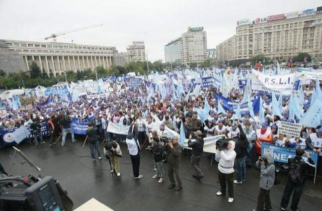Profesorii incep protestele prin pichetarea Guvernului