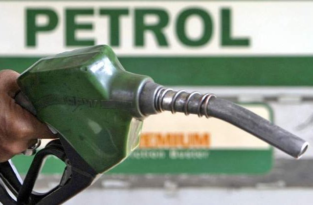 Pretul petrolului, din nou in scadere