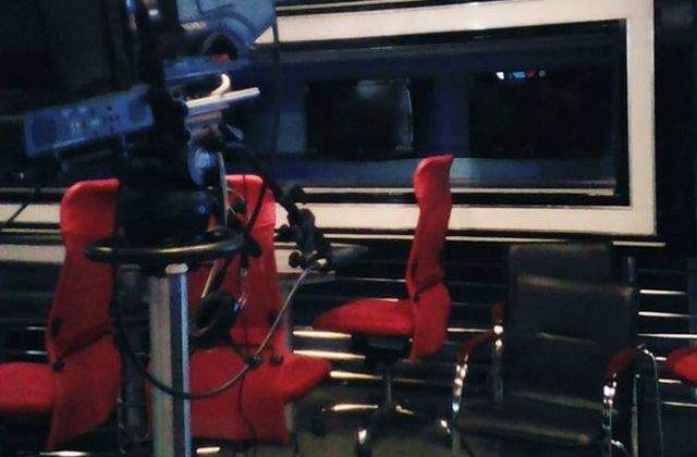 Protest spontan la TVR! Sute de angajati au iesit in curte