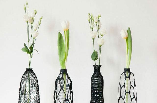 [FOTO] Design inedit: vaze printate 3D din sticle de plastic reciclate