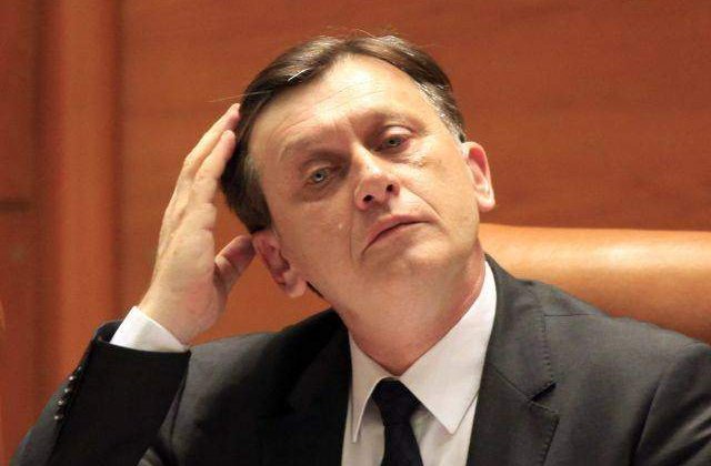 Crin Antonescu: Tariceanu va candida doar daca ii da voie PSD