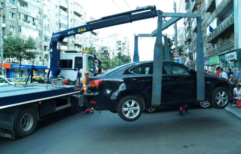 Masinile parcate neregulamentar vor putea fi ridicate de autoritati