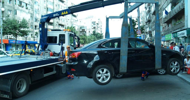 Masinile parcate neregulamentar vor putea fi ridicate de autoritati