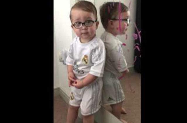 [VIDEO] Raspunsul adorabil pe care il da un copil atunci cand este intrebat cine a mazgalit oglinda