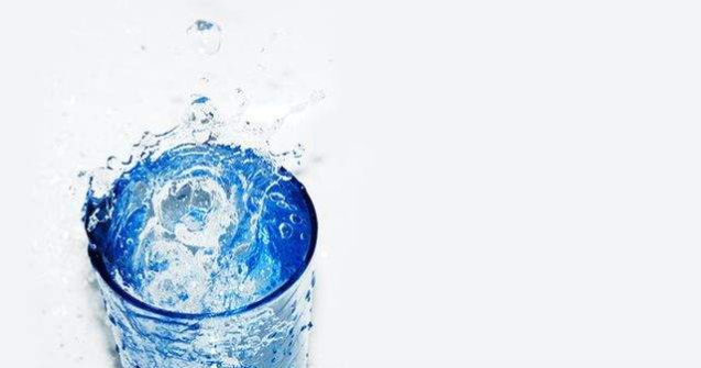  Top  Apa minerala versus apa plata: efectele asupra sanatatii