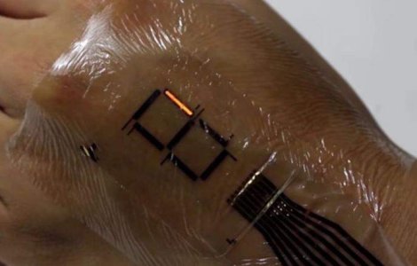  Video  A fost inventat dispozitivul care transforma corpul uman intr-un ecran LED mobil