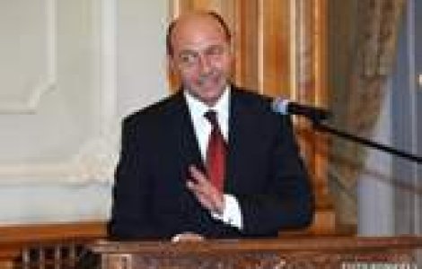 Basescu pune tunurile pe adversari