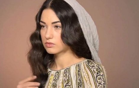  Video  100 de ani de frumusete in Romania: cum a evoluat stilul romancelor in ultimul secol