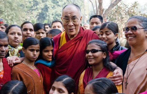 Dalai Lama: Progresul si schimbarea se produc prin educatie