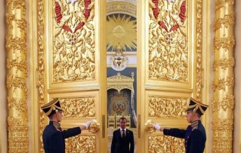 Moscova:NATO trateaza Rusia ca "amenintare"