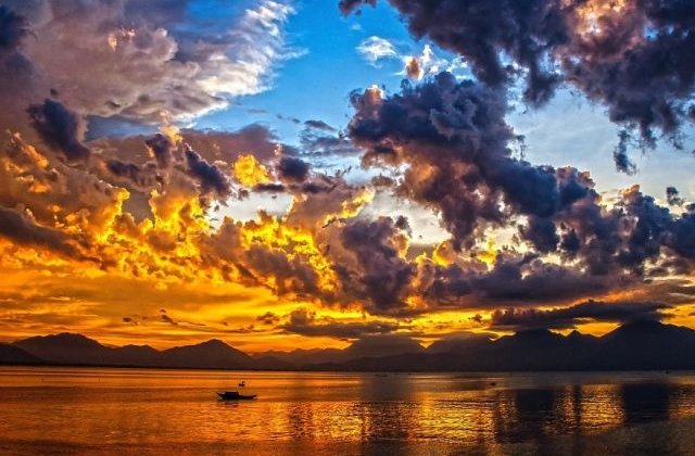 Te lasa fara rasuflare! Cele mai SPECTACULOASE formatiuni noroase, in imagini de vis