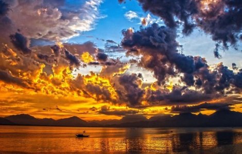  Top  Te lasa fara rasuflare! Cele mai SPECTACULOASE formatiuni noroase