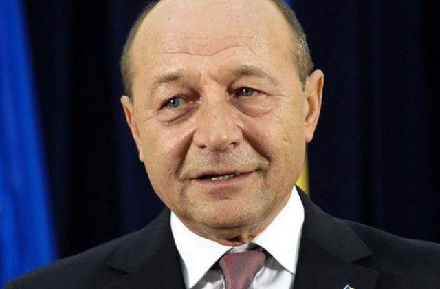 Basescu vrea ca PMP sa obtina 10-12% vot politic in consiliile judetene la locale