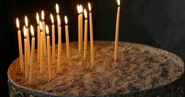 Bisericile din judetul Vaslui, obligate sa vanda 40.000 de lumanari