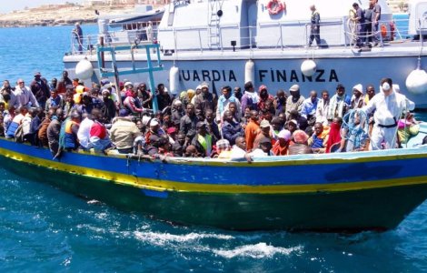 O nava de marfa italiana a salvat 26 de imigranti din largul coastelor Libiei