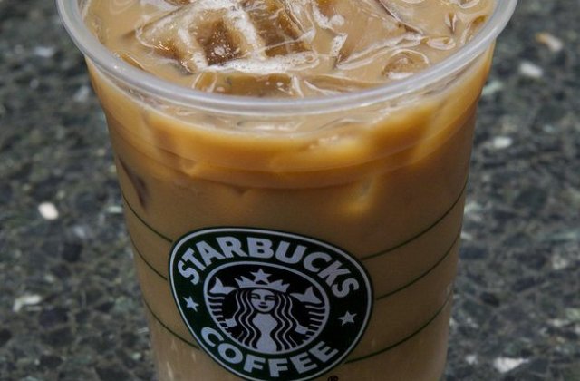 Starbucks este data in judecata pentru ca a pus prea multa gheata in cafeaua unei femei