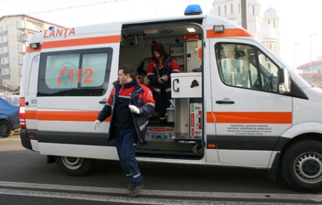 Peste 1.000 de persoane au apelat la ambulanta in prima zi de Paste