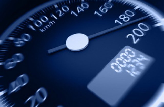 Baiatul lui Ionita si Viorica de la Clejani, prins conducand cu 175 km/h, in centrul Capitalei