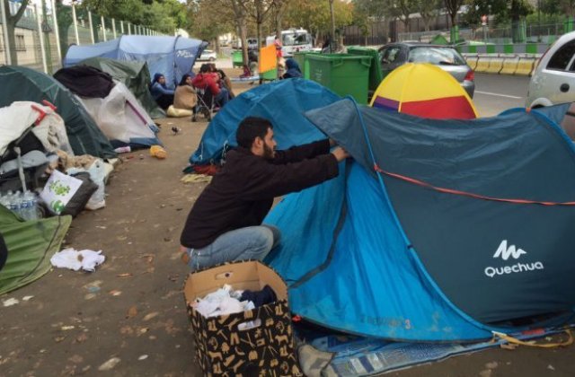 Tabara de circa 1.000 de imigranti clandestini, evacuata din nordul Parisului