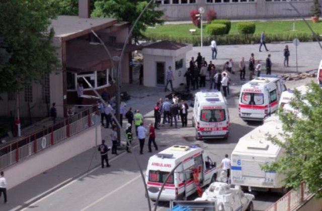 Turcia: Un mort si cinci raniti intr-un atac cu masina-capcana