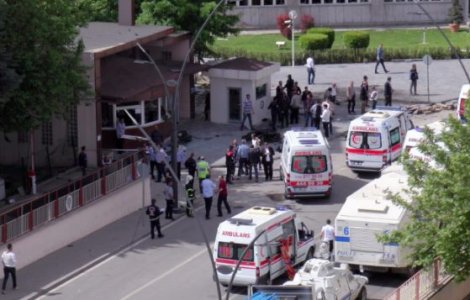 Turcia: Un mort si cinci raniti intr-un atac cu masina-capcana